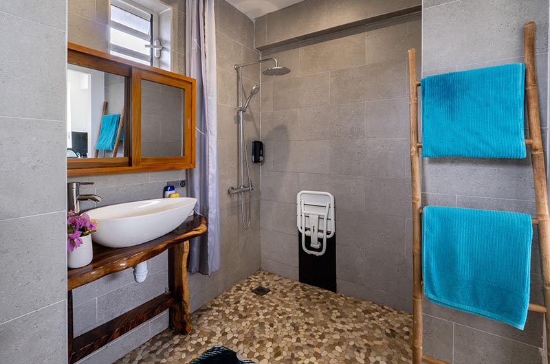 Vai Iti Lodge : Bungalow accessible to people with reduced mobility