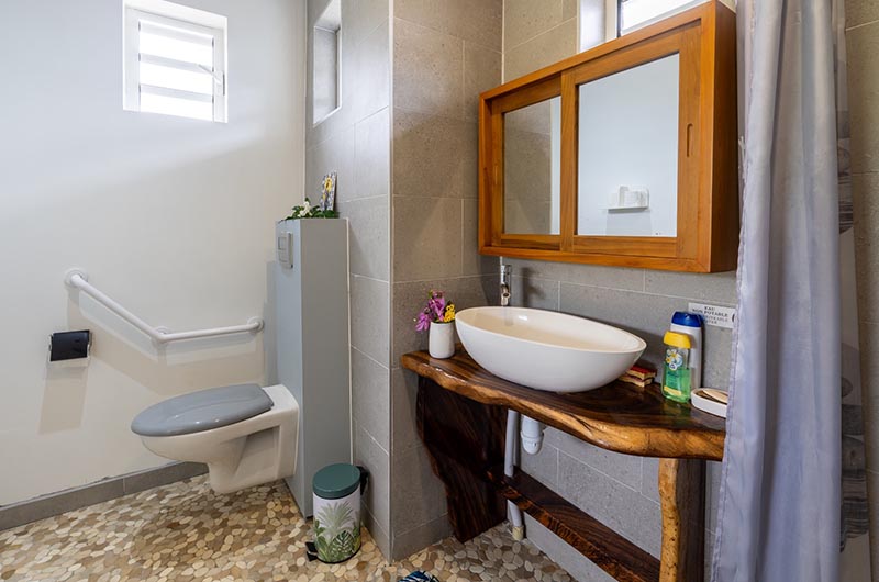 Vai Iti Lodge : Bungalow accessible to people with reduced mobility